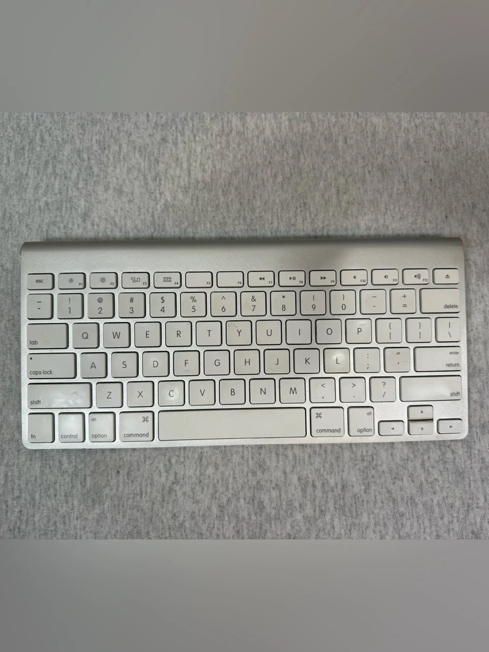 Apple Magic Keyboard A1314 Wireless Bluetooth Aluminum Keyboard